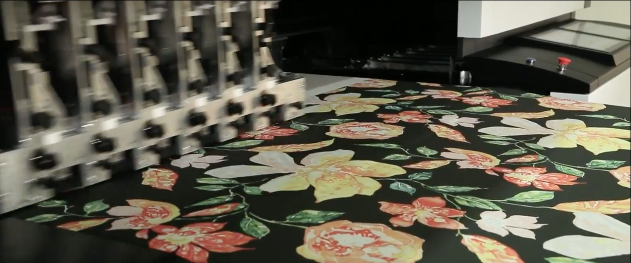 the-note-high-quality-blotch-printing-on-fabric-with-a-digital